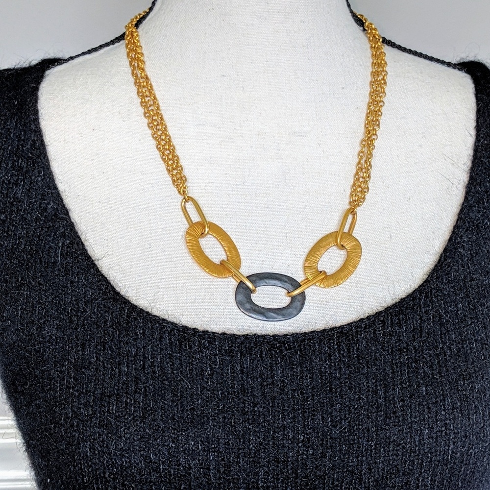 Chain linked gold, black necklace